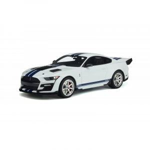 voiture de sport coupe blanche