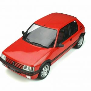 vieille petyite voiture sportive rouge