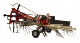 machine agricole rouge