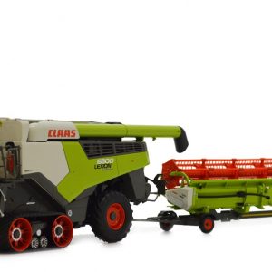 grosse machine agricole verte avec remorque