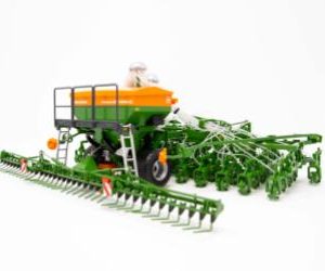 grosse machine agricole verte et orange