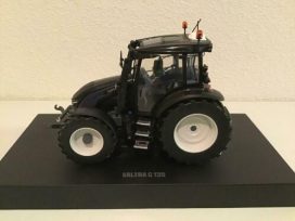 gros tracteur agricole noire