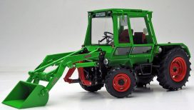 vieux petit tracteur agricole vert