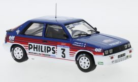 vieille voiture de rallye bleu