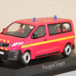 camionnette de pompiers rouge