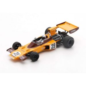 vieille voiture de course formule 1 orange