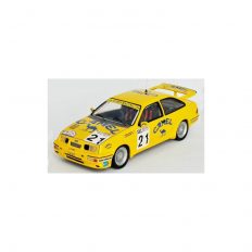 vieille voiture de rallye jaune