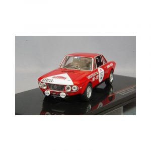 vieille voiture de rallye rouge