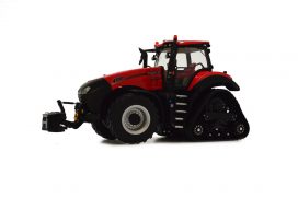 gros tracteur agricole rouge sur chenille