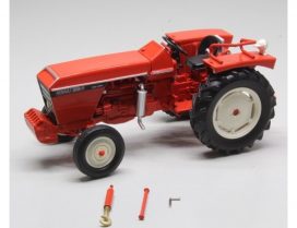 vieux tracteur agricole orange