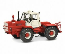 vieux tracteur agricole rouge