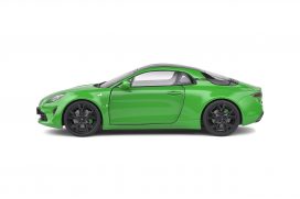 voiture de sport coupe vert