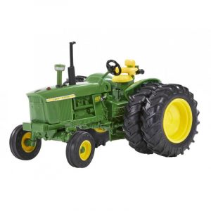 vieu gros tracteur agricole vert