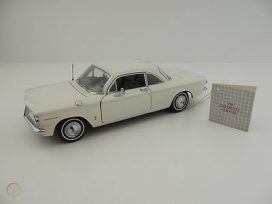 vieille voiture coupe blanche