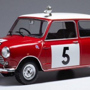 vieille petite voiture de rallye rouge