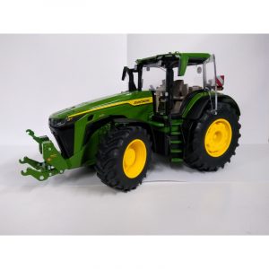 gros tracteur agricole vert et jaune