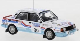 vieille voiture de rallye bleu et blanche