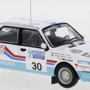 vieille voiture de rallye bleu et blanche