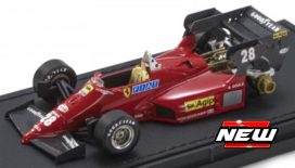 vieille voiture de course formule 1 rouge italienne