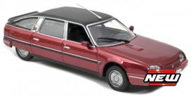 vieille voiture limousine rouge