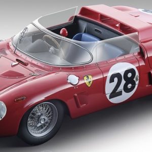 vieille voiture de course italienne rouge