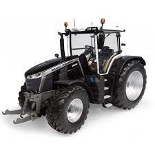 gros tracteur agricole noire