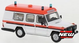 vieille voiture ambulance blanche et orange