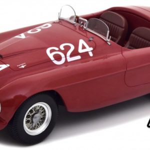 vieille voiture italienne de course cabriolet rouge