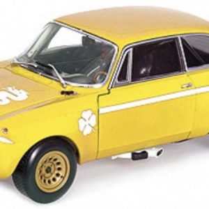 vieille voiture de sport coupe jaune