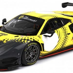 voiture de course jaune et noire