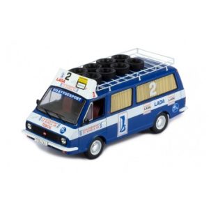 vieille camionnette bleu assistance rallye