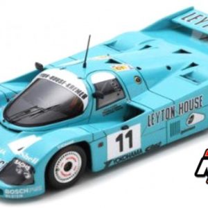 vieille voiture de course turquoise