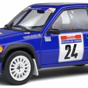 vieille voiture de rallye bleu