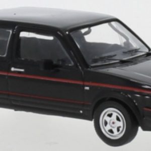 vieille voiture de sport noire et rouge