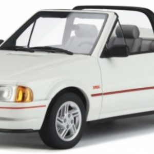 vieille voiture de sport cabriolet blanche