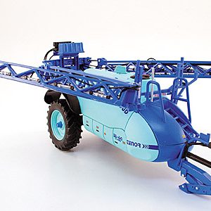 machine agricole bleu