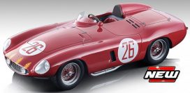 vieille voiture de course italienne rouge