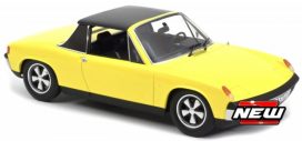 vieille voiture coupe jaune