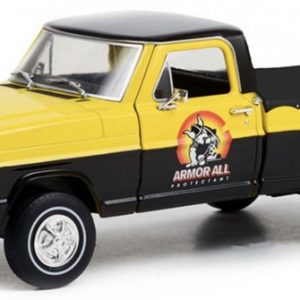 vieille voiture pick up jaune et noire