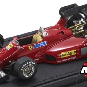 vieille voiture de course formule 1 rouge italienne