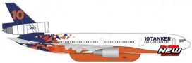 avion de ligne orange bleu et blanc