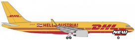 avion transport de marchandise jaune