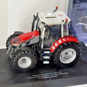 gros tracteur agricole rouge et gris