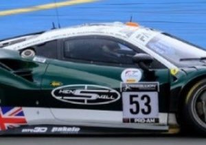 voiture de course blanche et verte