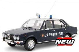 vieille voiture de police italienne noire