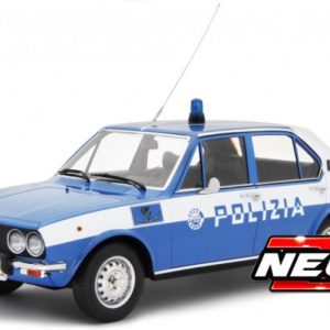 vieille voiture de police bleu et blanche