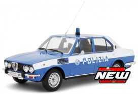 vieille voiture de police italienne bleu et blanche
