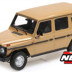 vieille voiture jeep brune