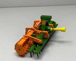 machine agricole verte et orange