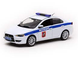voiture de police blanche et bleu